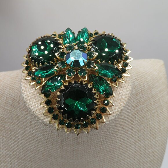 Judy Lee Jewelry - Judy Lee Vintage Green Rhinestone Gold Tone Brooch